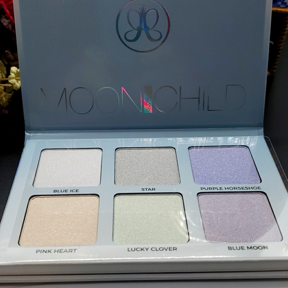 Anastasia Beverly Hills Other - ANASTASIA BEVERLY HILLS MOON CHILD GLOW KIT
